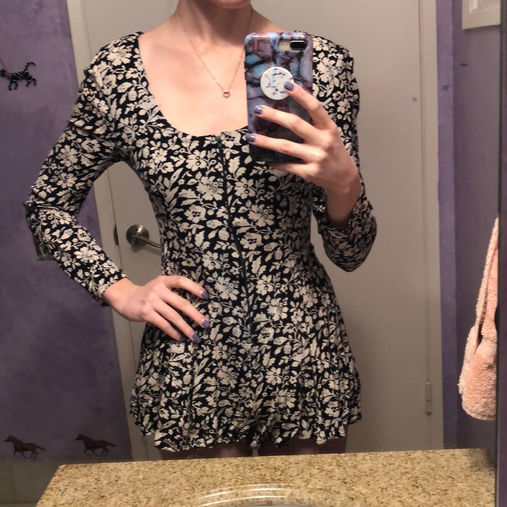 Long Sleeve Floral Romper 🌼